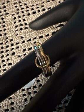 NEW two -Tone Gold and Silver Interlocking Rings - Size 8 and